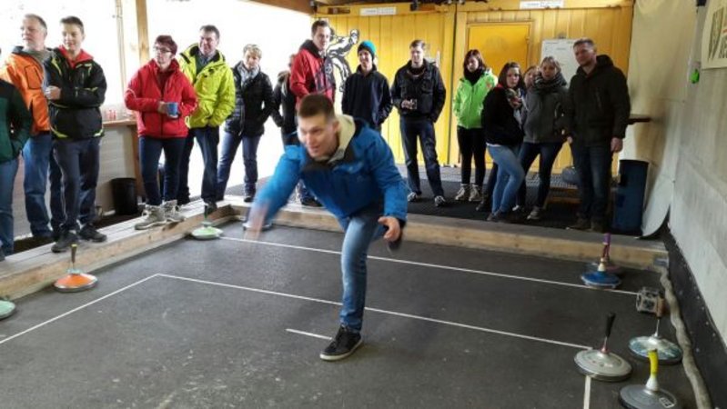 Knödelschießen gegen Volkstanzgruppe Eggersdorf